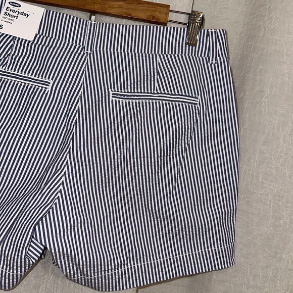 Old Navy 6 Light Blue White Vertical Stripes 5” Mid Rise Everyday Cotton Shorts - Picture 7 of 11